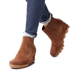 Sorel Women’s Joan of Arctic Wedge II Chelsea Boot. Size 9